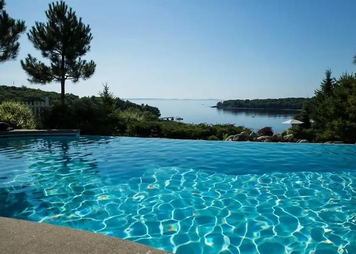 Island View Inn